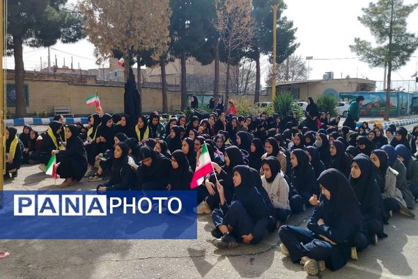 گلبانگ زنگ چهل و هفتمین پیروزی انقلاب اسلامی در مدرسه شهید مجید دهنوی 