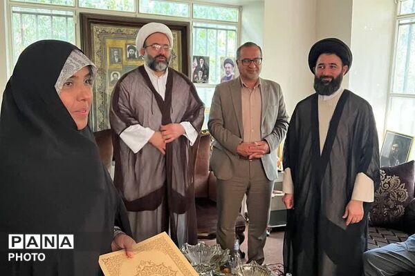 آیین تقدیر از اعضای ستاد نماز جمعه فیروزکوه با حضور مدیر دفتر نمایندگی شورای سیاست‌گذاری ائمه جمعه استان تهران