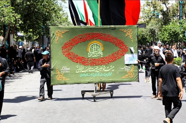 ظهر تاسوعا در جوار حرم مطهر رضوی