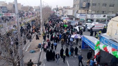 جلوه‌های دانش‌آموزی منطقه ۱۰ در راهپیمایی ۲۲ بهمن