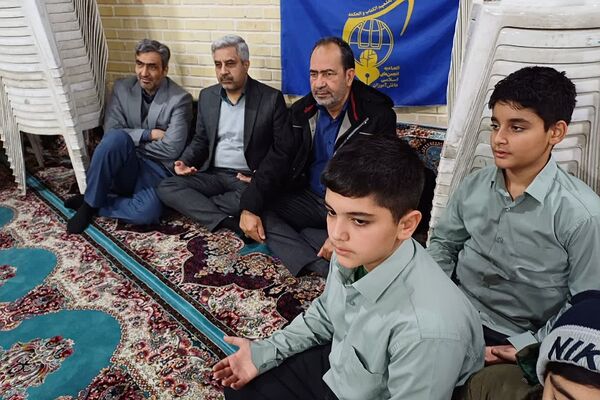 حضور پرشور دانش‌آموزان دانش‌آموزان دبیرستان شهید بهشتی ناحیه 2 شهرری در مراسم شهادت حضرت زهرا(س)