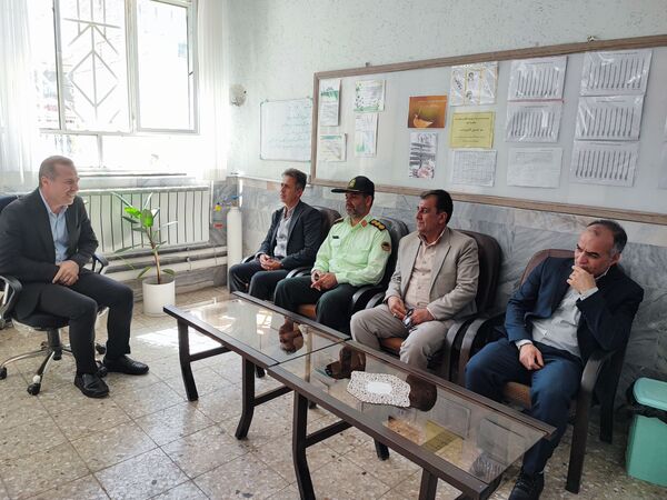 بازدید مسئولان آموزش و پرورش از مدارس سطح شهر سملقان به‌مناسبت هفته معلم