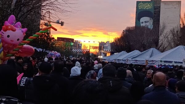امشب آسمان در خیابان ها مى تابد