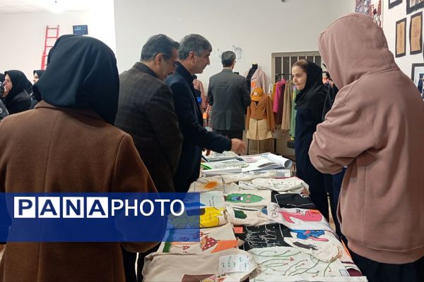 جشنواره "ایران رنگارنگ" در هنرستان سعادت پردیس