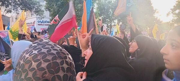 جلوه‌هایی از اجتماع مردم بجنورد در تجلیل از بانوی شجاع رسانه ملی