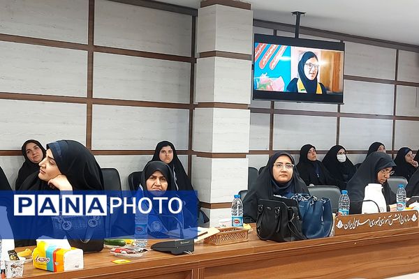 نشست فصلی و توان افزایی مأمورین و مسئولین سازمان دانش‌آموزی شهرستان‌های استان تهران 