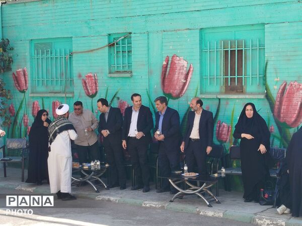 اهدای پک لوازم تحریر به دانش آموزان ؛ به یاد شهدای مدرسه شجره طیبه میناب 