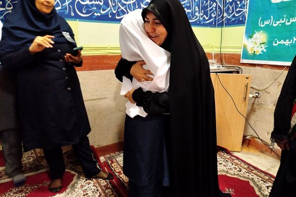 افتتاح کتاب «از ایرانمان دفاع کنیم» در دبستان ۲۲ بهمن با حضور مادر شهید عرشیان افشارمند