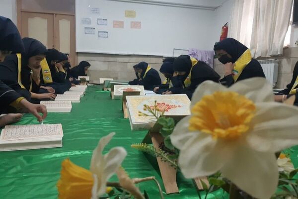 محفل انس با قرآن کریم در دبیرستان شهید مجید دهنوی نیشابور