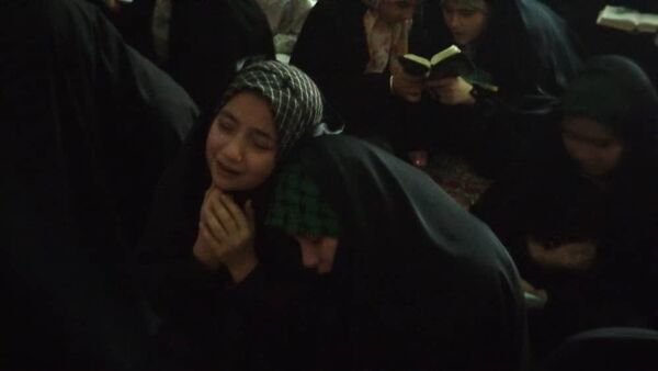 اعتکاف دانش‌آموزان دختر در مسجد امام حسین (ع) تبریز