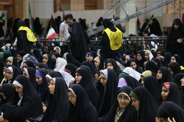 اجتماع عظیم دختران دانشجوی کشور در حرم حضرت معصومه(س)