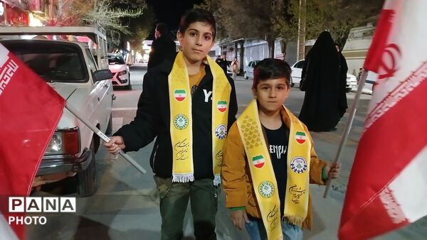 فارسان یکپارچه علیه استکبار فریاد «مرگ بر آمریکا» در آسمان شهر 