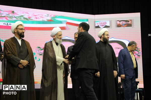 همایش تجلیل از معلمان در ساری