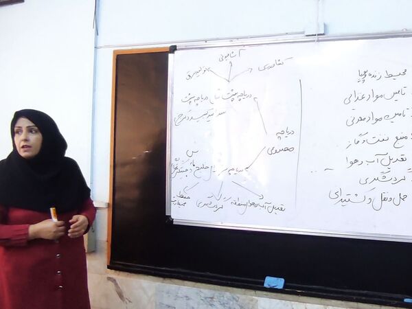 کلاس های تقویتی در دبیرستان نمونه اندیشه