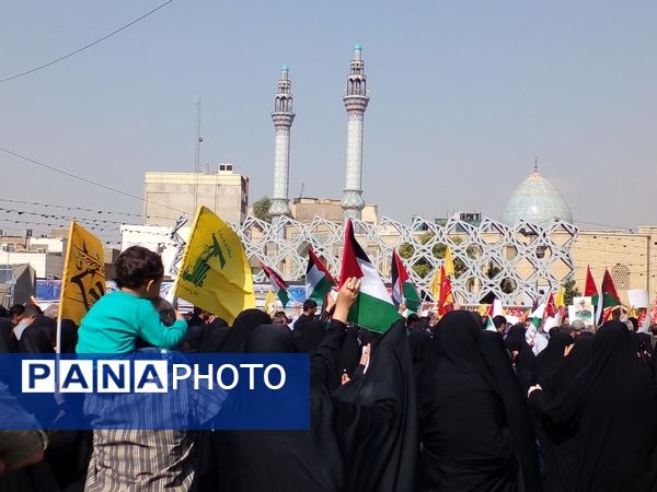 تشیع پیکر مطهر شهید عباس نیلفروشان با حضور پر شور مردم