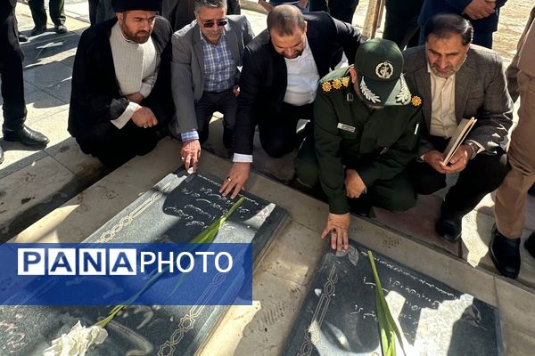 غبارروبی مزار شهدا در امام زاده حسن(ع) نسیم‌شهر