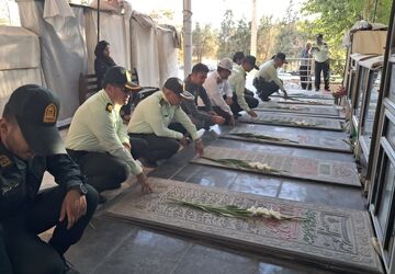 مهمانی لاله ها در گلزار شهدا زرقان 