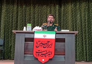 برگزاری همایش بصیرتی دبیران و دانش آموزان ومربیان طرح های تربیتی بسیج دانش‌آموزی در خمینی‌شهر 