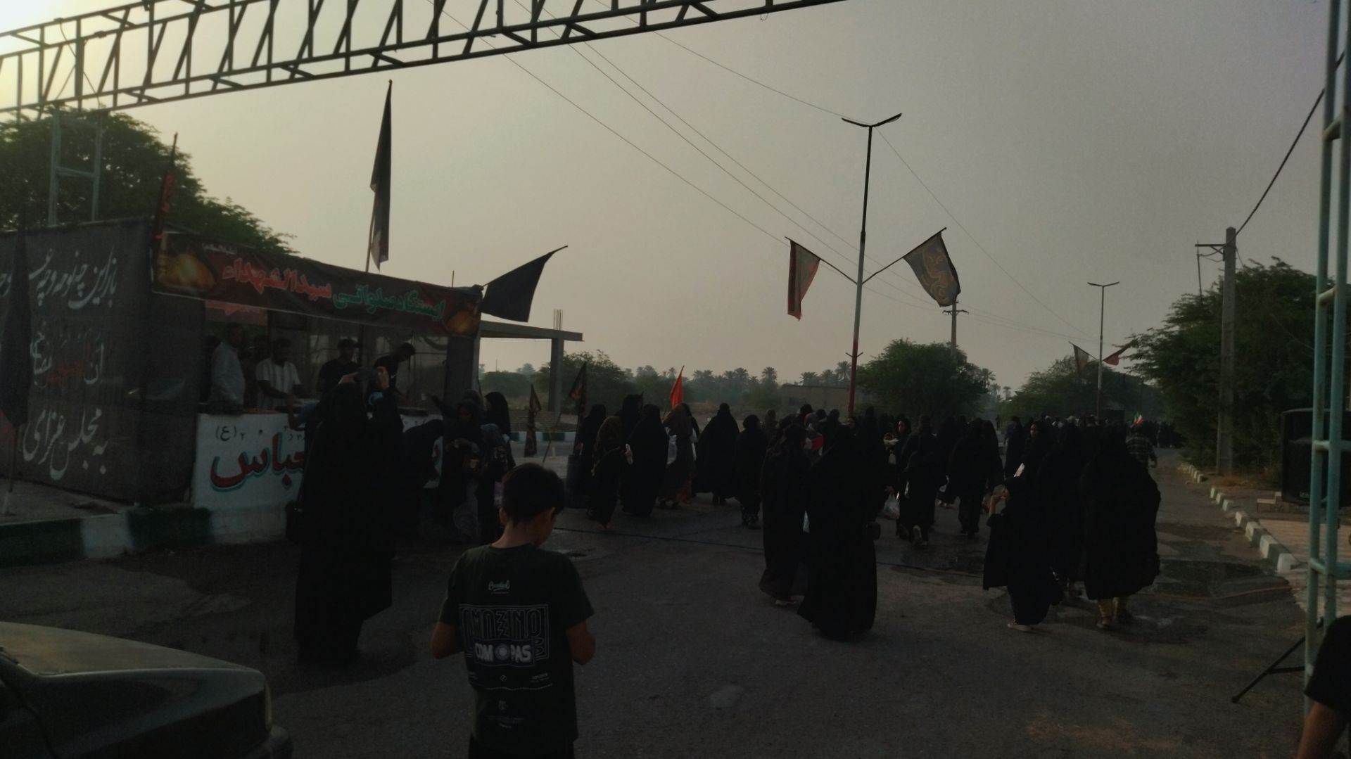 جاماندگان اربعین در مسیر شاه قطب‌الدین حیدر شهرستان رودان