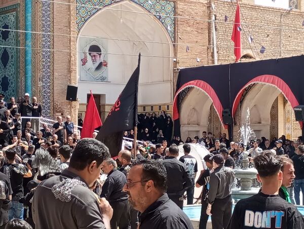 اقامه عزا و نوحه خوانی در صحن آستان مقدس حضرت سلطانعلی(ع) 