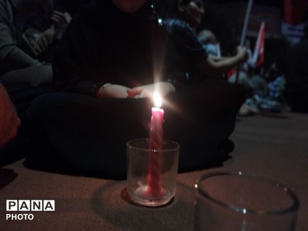 شبِ اشک و عرفان در حسینیه امام خمینی