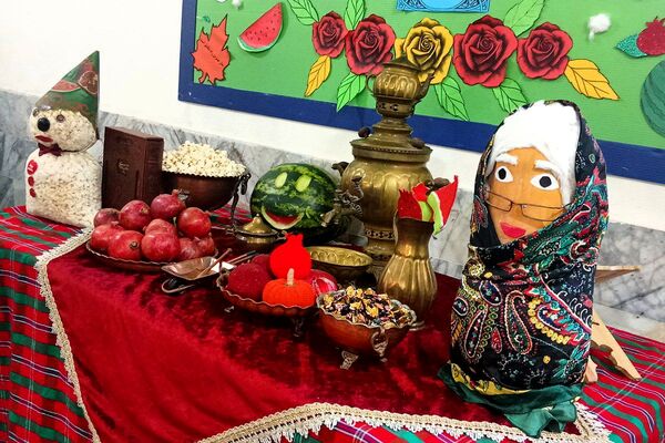 از سنت تا خلاقیت، برگزاری نمایشگاه صنایع دستی یلدا در دبیرستان توحید یک