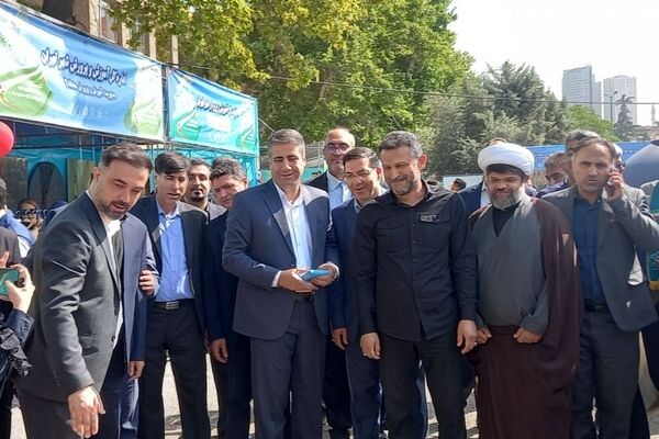 بازدید مدیرکل آموزش‌وپرورش تهران از غرفه سازمان دانش‌آموزی در آیین افتتاحیه اوقات فراغت