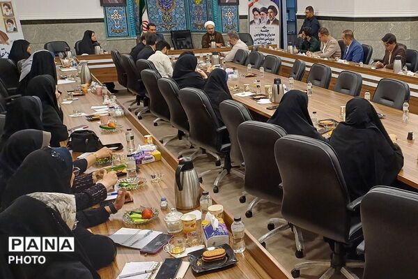 نشست مدیران مدارس ابتدایی شهر اندیشه با امام جمعه شهر اندیشه در آستانه بازگشایی مدارس