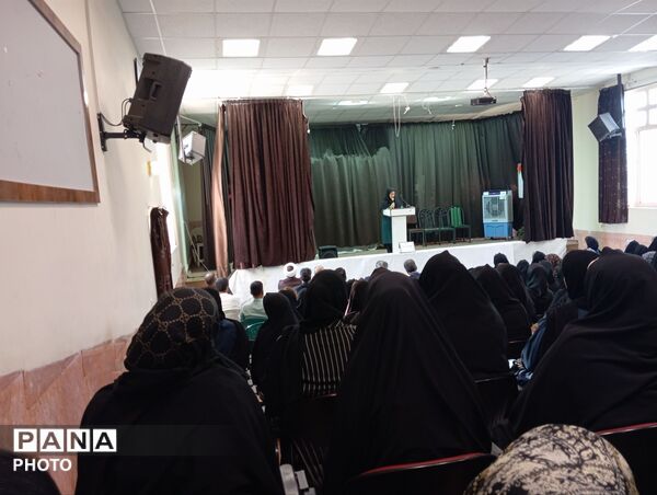  جلسه انجمن اولیا در دبیرستان نمونه اندیشه