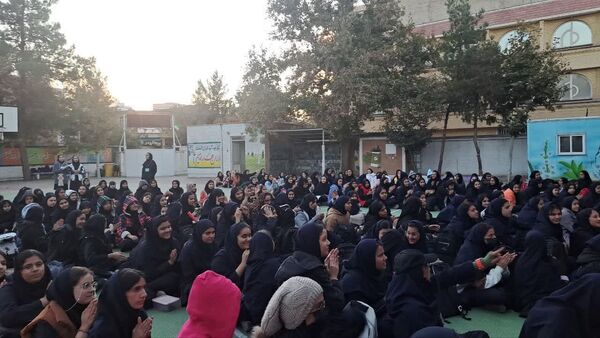 برگزاری مراسم ۱۳ ابان در دبیرستان مستوفی ۲