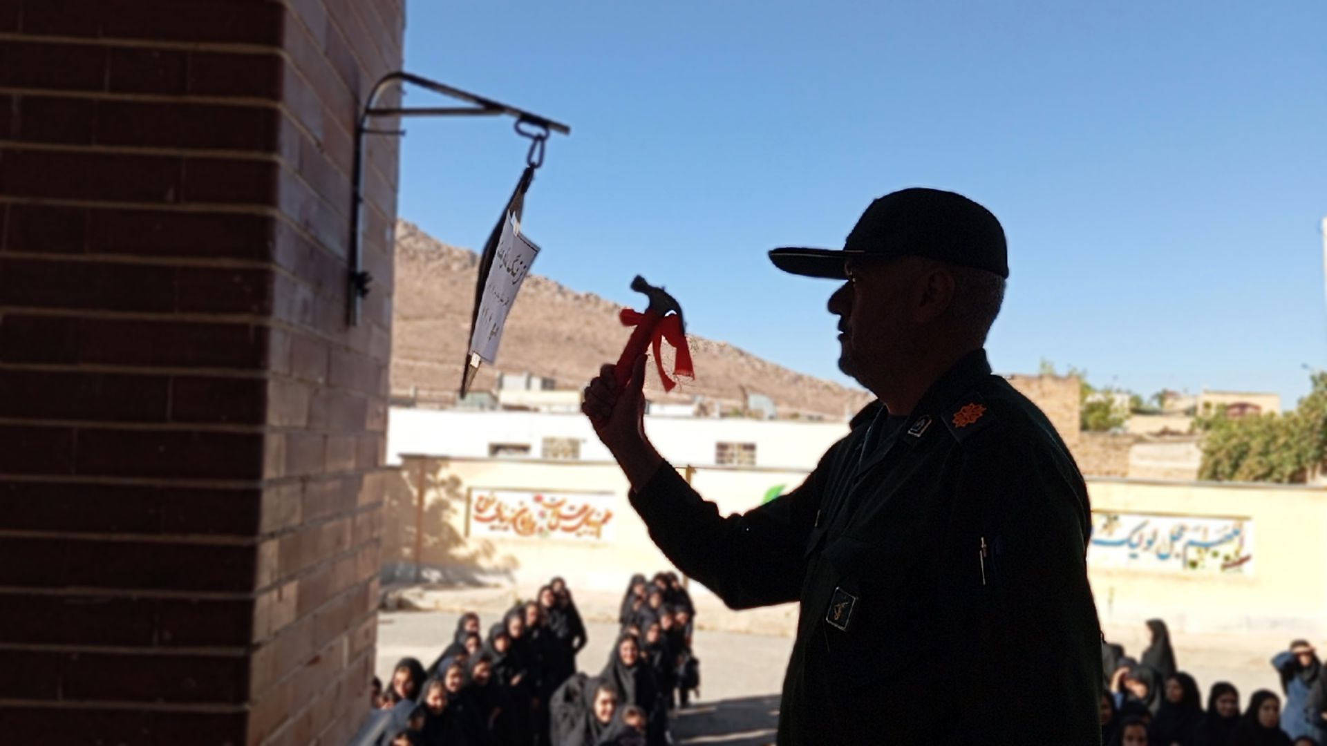 زنگ مهر و مقاومت در هنرستان حضرت زهرا(س) بن به صدا درآمد