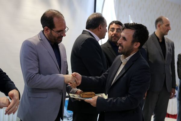 آیین تجلیل از برگزیدگان جشنواره قرآن عترت و نماز آذربایجان شرقی