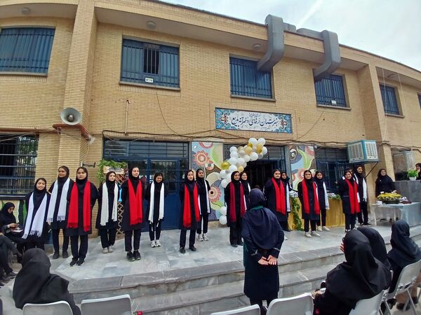 جشن سپاس معلم در هنرستان فنی حرفه‌ای بدیع ناحیه یک
