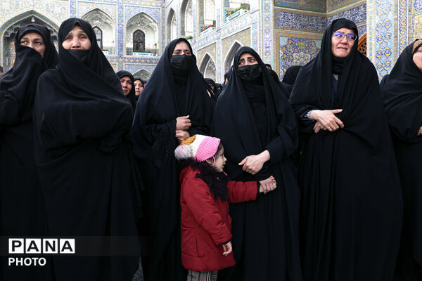 سوگ و حزن اعلام شهادت رهبر معظم انقلاب در حرم مطهر رضوی-۲