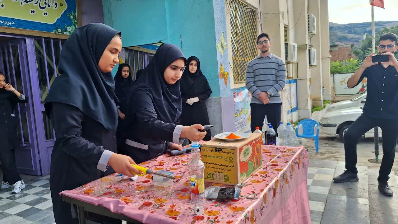 تربیت دانش‌آموز کنجکاو با آزمایش در مدرسه 