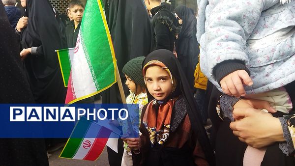 حضور افشار مختلف مردم نیشابور در راهپیمایی ۲۲ بهمن 