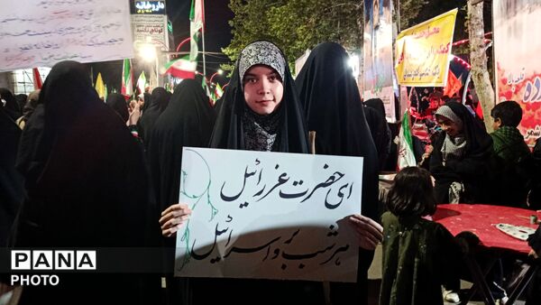 کودکان و جوانان انقلابی کاشمر در میدان خیابان