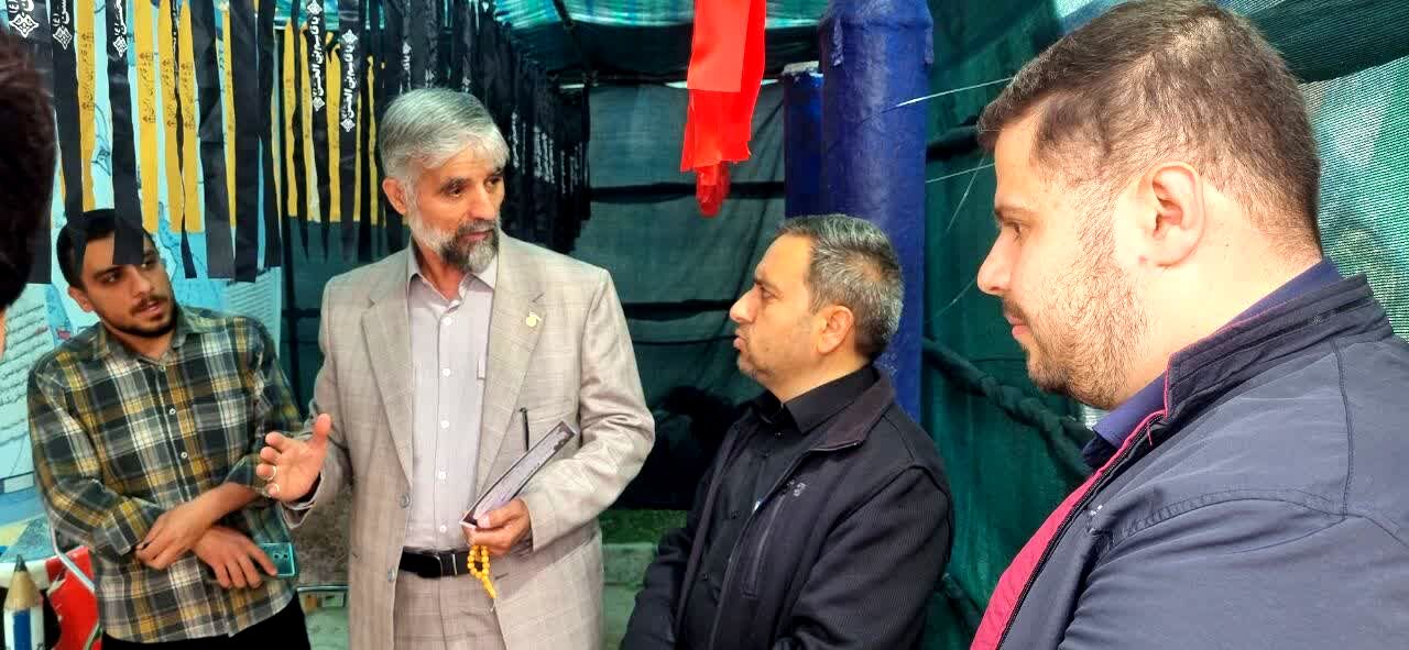 حضور معاون تشکیلات سازمان دانش‌آموزی در غرفه «نوجوان مبارز» 