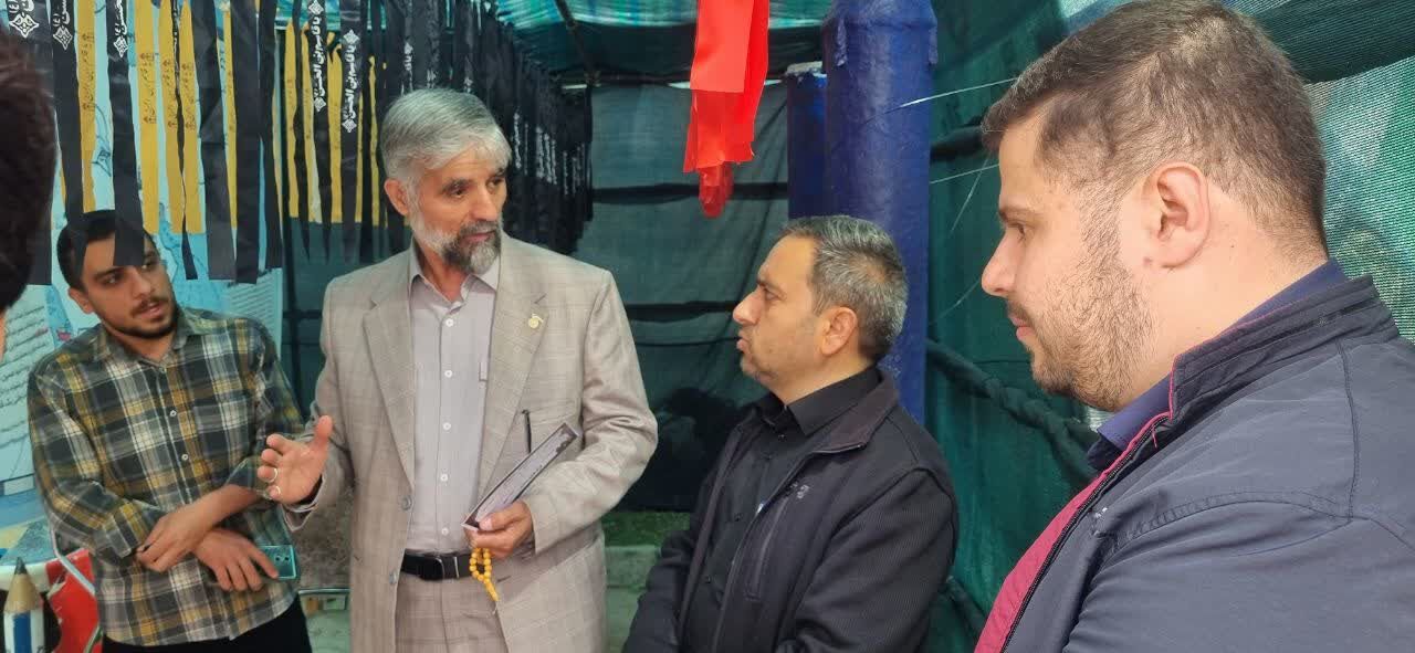 حضور معاون تشکیلات سازمان دانش‌آموزی در غرفه «نوجوان مبارز» 