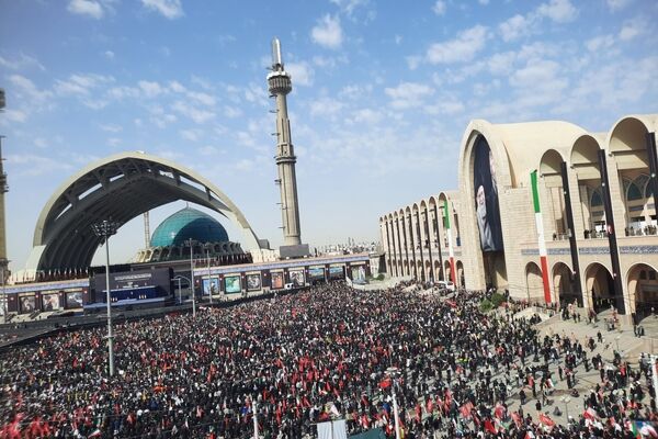 اولین روز وداع با شکوه با رهبر شهید و خانواده بزرگوارشان 