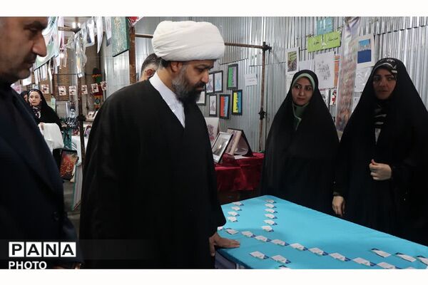 نمایشگاه فرهنگی هنری دانش‌آموزان در نماز جمعه باقرشهر و کهریزک 