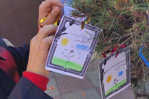 اجرای طرح «لاله‌های روشن» در دبستان شهید نوروزعلی حسینی