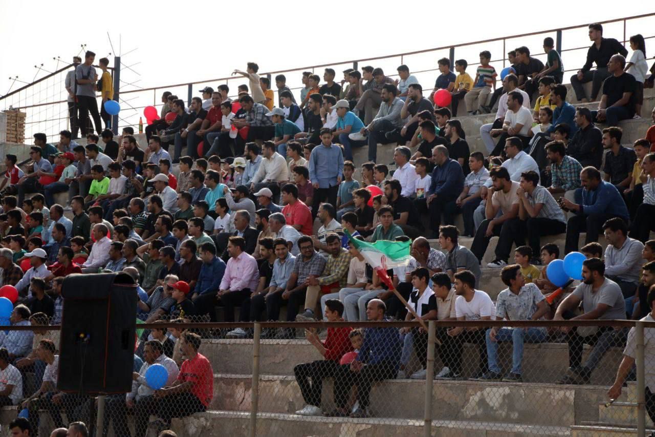 دیدار دوستانه پیشکسوتان تیم‌های ملی پرسپولیس و استقلال تهران با پیشکسوتان فوتبال گناباد و بجستان