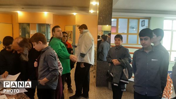 رقابت گروه‌های سرود در چهل‌وچهارمین جشنواره فرهنگی‌هنری ناحیه هفت