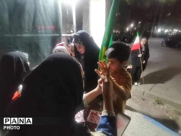 حضور دانش آموزان در موکب سازمان دانش آموزی در یکصد و ششمین شب تجمعات