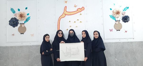 نقاشی همگانی در آخرین روز های سال 1403 در دبیرستان دخترانه معلم