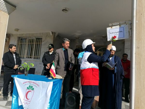 نواختن زنگ زلزله در دبیرستان کوشش شهرستان فاروج 