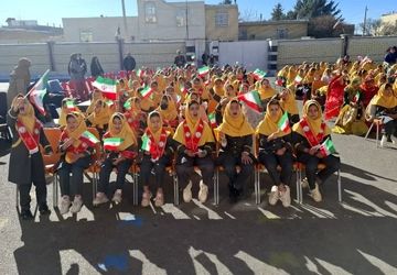 شکوه رهایی در قامت لبخند دبستان