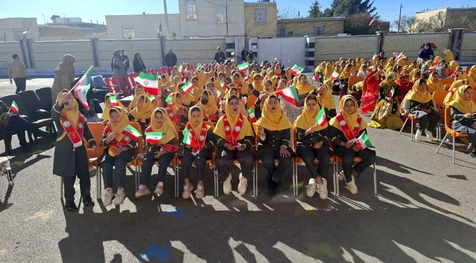 شکوه رهایی در قامت لبخند دبستان