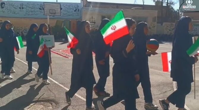 المپیاد درون مدرسه ای به مناسبت هفته‌ی تربیت بدنی و ورزش در دبیرستان فرهنگ ناحیه۳